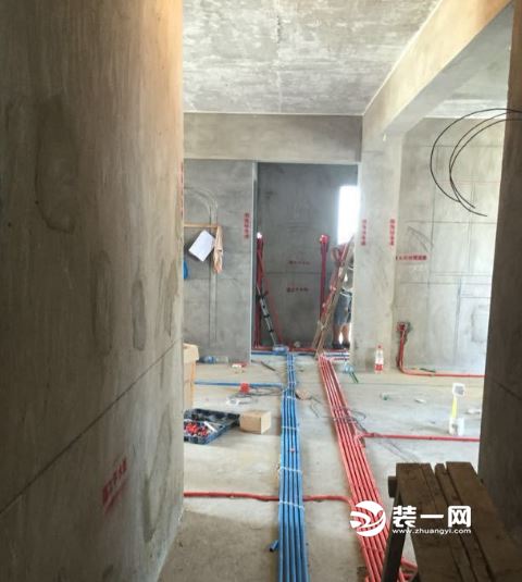 福州小区九游体育施工时间_间欧式客厅九游体育图片_卫生间门间门九游体育效果图